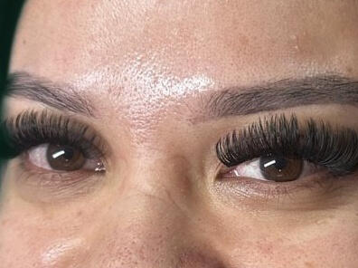 Lash extension set by HolyHood Beauty